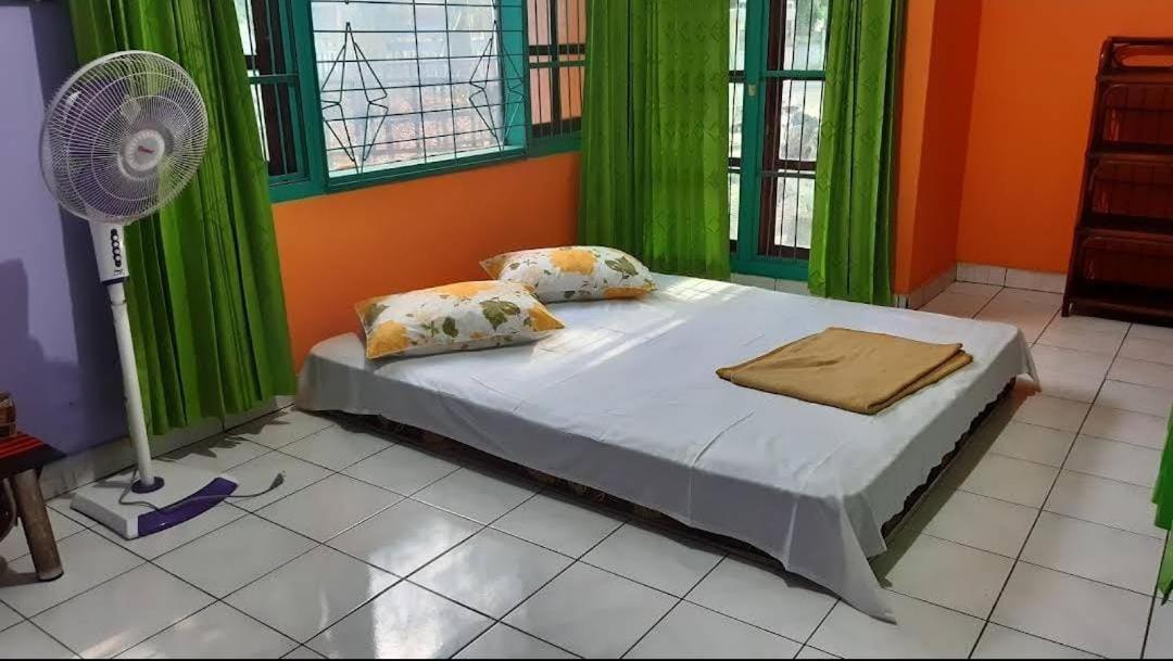 Guest House Dorm Floressa Maumere Exterior foto